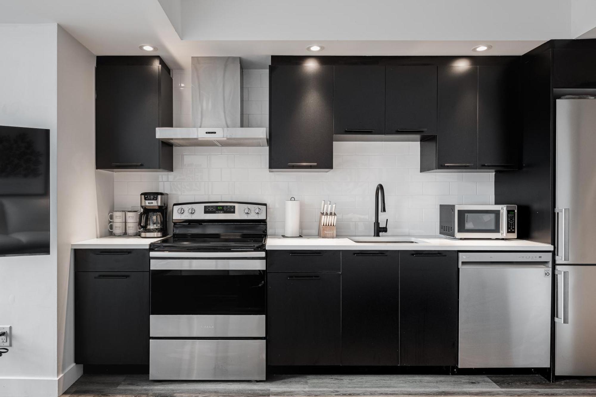 Westview Luxury Suites Ottawa Exteriör bild