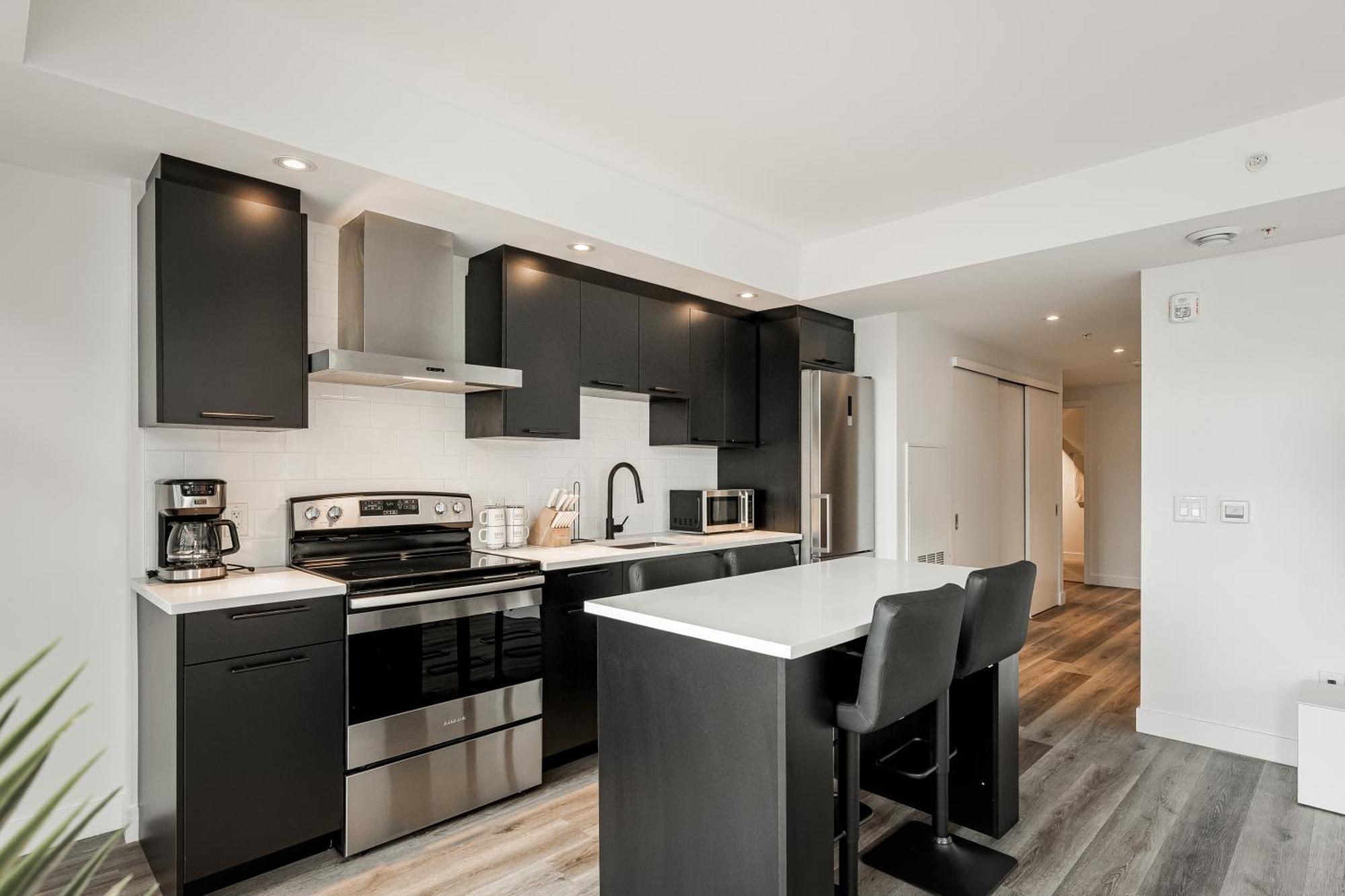 Westview Luxury Suites Ottawa Exteriör bild