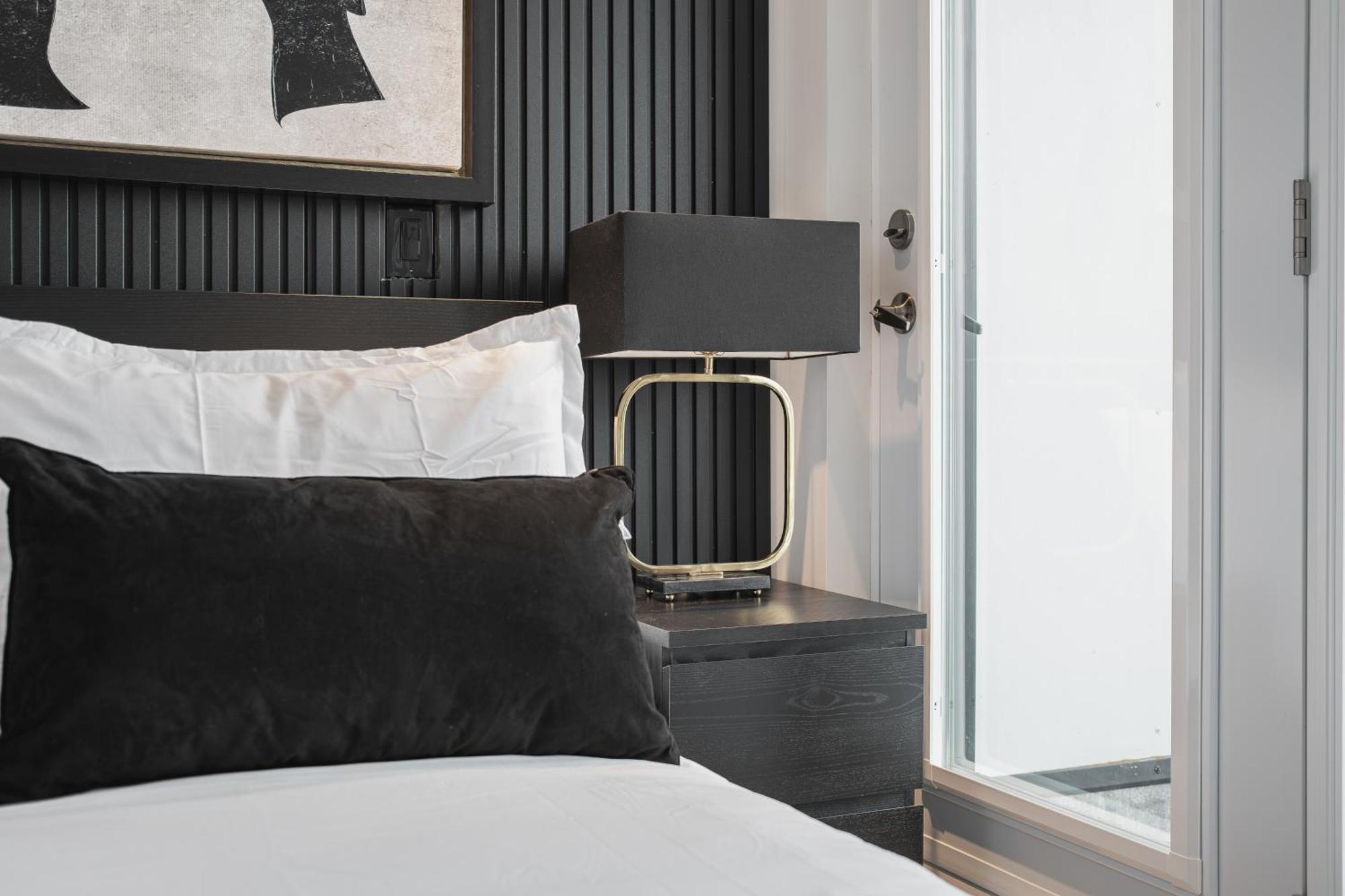 Westview Luxury Suites Ottawa Exteriör bild