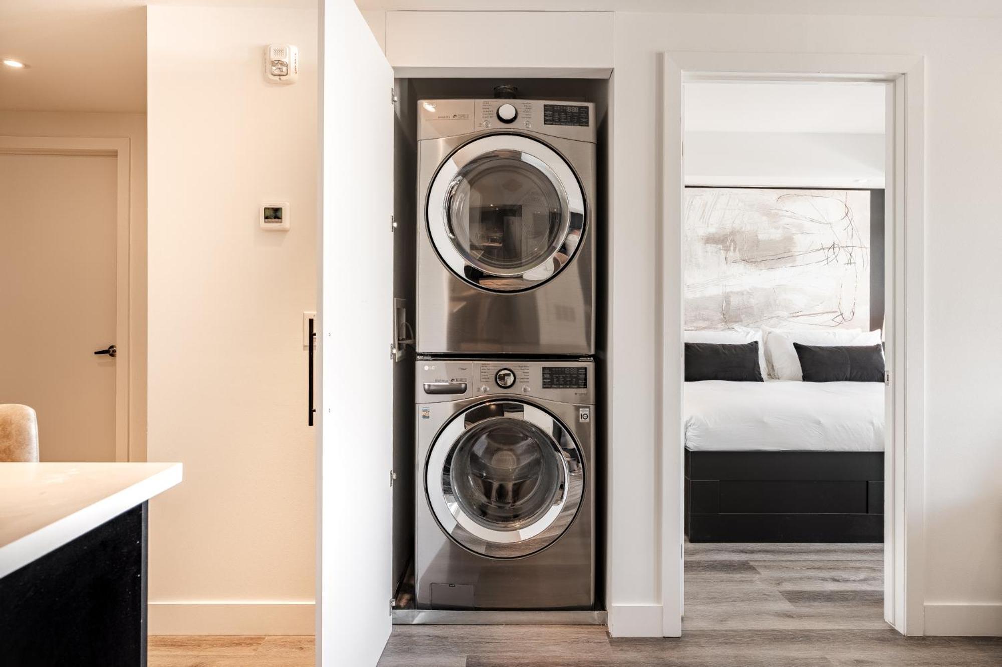 Westview Luxury Suites Ottawa Exteriör bild