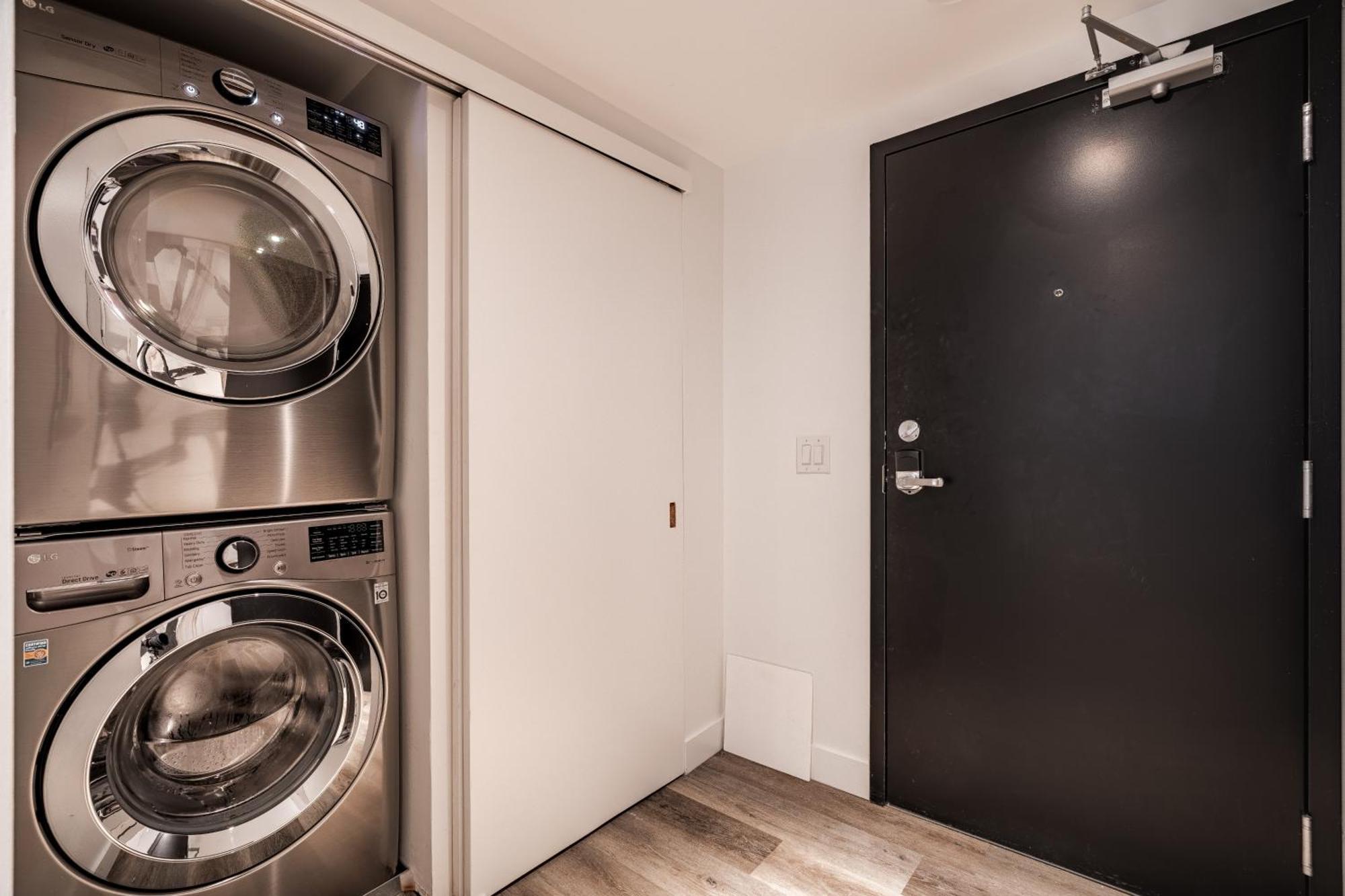 Westview Luxury Suites Ottawa Exteriör bild