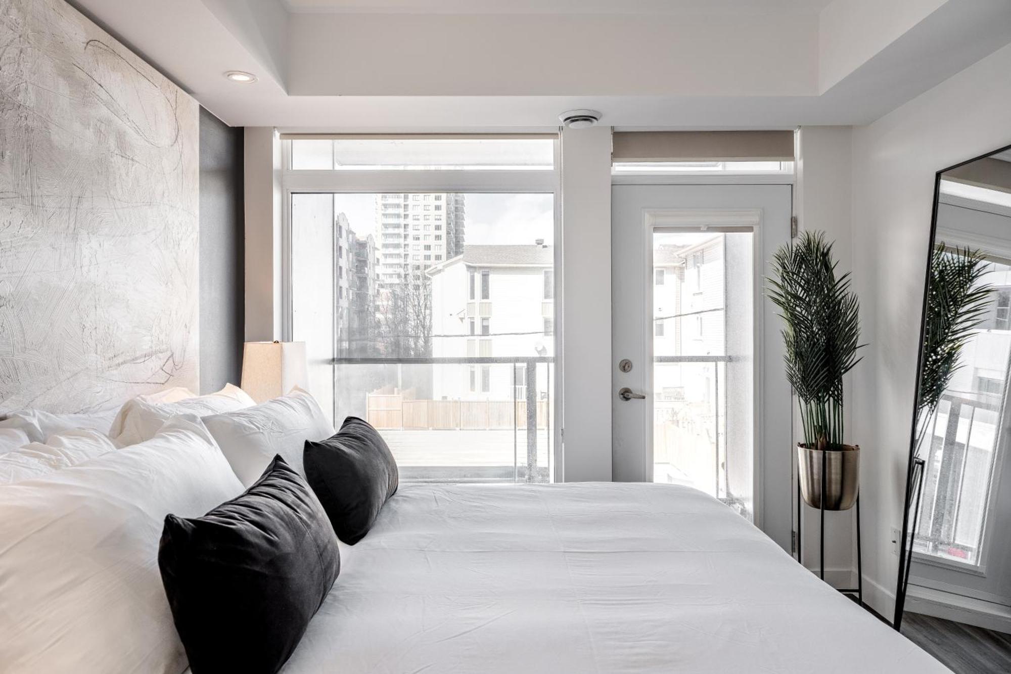 Westview Luxury Suites Ottawa Exteriör bild