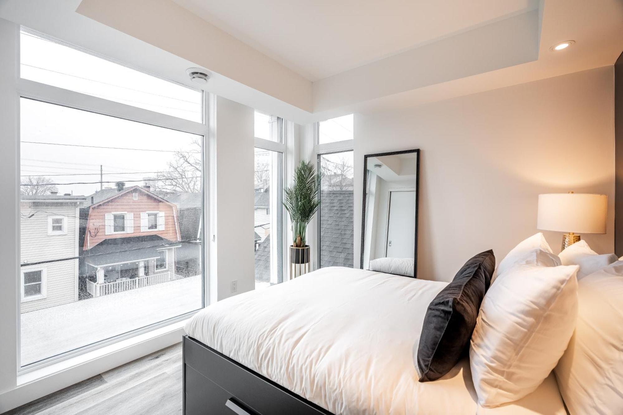 Westview Luxury Suites Ottawa Exteriör bild